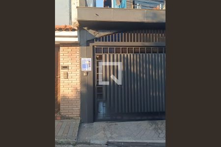 Casa à venda com 191m², 4 quartos e 2 vagas Casa à venda com 191m², 4 quartos e 2 vagasFachada