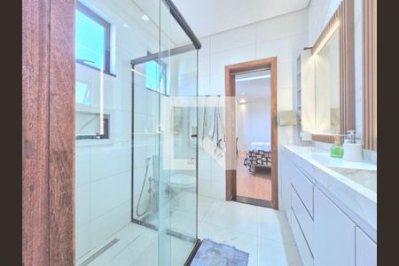 Casa à venda com 320m², 5 quartos e 7 vagas Casa à venda com 320m², 5 quartos e 7 vagasSemi suíte