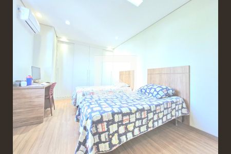 Casa à venda com 320m², 5 quartos e 7 vagas Casa à venda com 320m², 5 quartos e 7 vagasQuarto 5