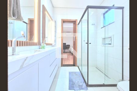 Casa à venda com 320m², 5 quartos e 7 vagas Casa à venda com 320m², 5 quartos e 7 vagasSemi suíte