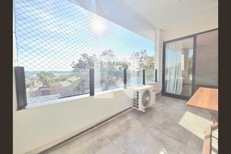 Casa à venda com 320m², 5 quartos e 7 vagas Casa à venda com 320m², 5 quartos e 7 vagasVaranda suíte