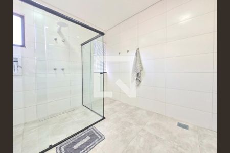 Casa à venda com 320m², 5 quartos e 7 vagas Casa à venda com 320m², 5 quartos e 7 vagasBanheiro da Suíte