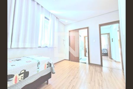 Casa à venda com 320m², 5 quartos e 7 vagas Casa à venda com 320m², 5 quartos e 7 vagasQuarto 4