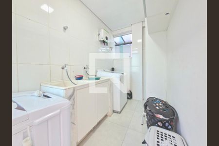 Casa à venda com 320m², 5 quartos e 7 vagas Casa à venda com 320m², 5 quartos e 7 vagasÁrea de Serviço