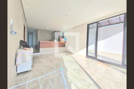 Casa à venda com 320m², 5 quartos e 7 vagas Casa à venda com 320m², 5 quartos e 7 vagasÁrea comum - Churrasqueira