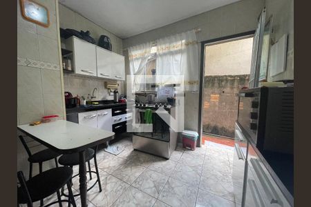 Casa à venda com 90m², 3 quartos e sem vaga Casa à venda com 90m², 3 quartos e sem vagaCozinha