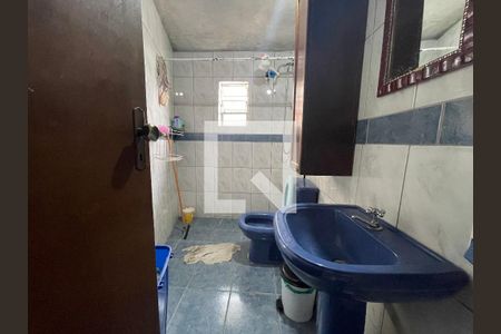 Casa à venda com 90m², 3 quartos e sem vaga Casa à venda com 90m², 3 quartos e sem vagaBanheiro