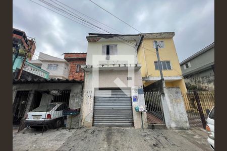 Casa à venda com 90m², 3 quartos e sem vaga Casa à venda com 90m², 3 quartos e sem vagaFachada