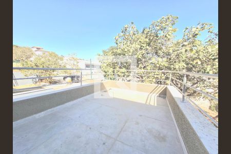 Casa à venda com 180m², 4 quartos e 2 vagasVaranda suíte 4