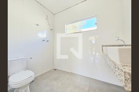 Casa à venda com 180m², 4 quartos e 2 vagasBanheiro da Suíte 2