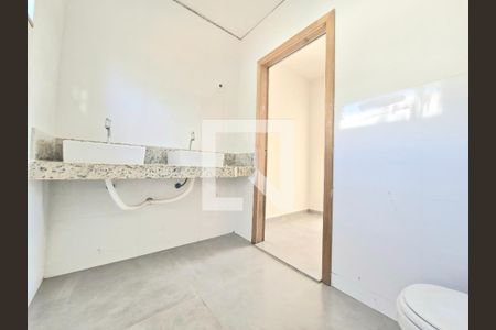 Casa à venda com 180m², 4 quartos e 2 vagasBanheiro da Suíte 2