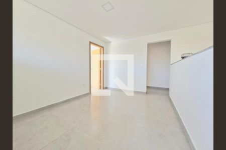 Casa à venda com 180m², 4 quartos e 2 vagasHall social