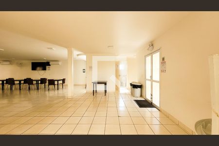 Apartamento para alugar com 55m², 2 quartos e 1 vaga Apartamento para alugar com 55m², 2 quartos e 1 vagaÁrea comum - Salão de festas