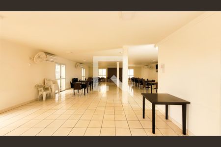 Apartamento para alugar com 55m², 2 quartos e 1 vaga Apartamento para alugar com 55m², 2 quartos e 1 vagaÁrea comum - Salão de festas