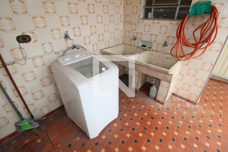 Casa à venda com 250m², 3 quartos e 2 vagasÁrea de Serviço