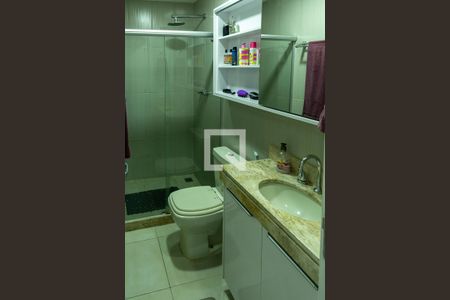 Apartamento à venda com 83m², 2 quartos e 1 vaga Apartamento à venda com 83m², 2 quartos e 1 vagaBanheiro da Suite 1