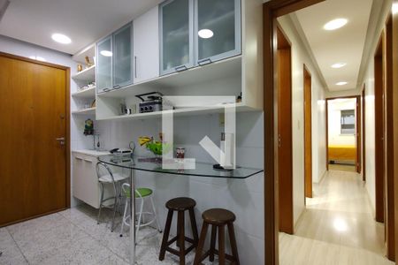 Apartamento à venda com 110m², 4 quartos e 2 vagasCozinha - Armários