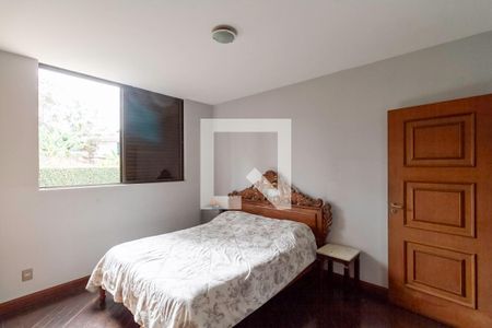 Casa à venda com 1000m², 6 quartos e 9 vagasSemi suíte 3