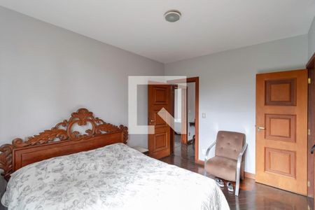 Casa à venda com 1000m², 6 quartos e 9 vagasSemi suíte 3