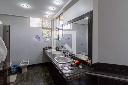 Casa à venda com 1000m², 6 quartos e 9 vagasBanheiro da suíte master