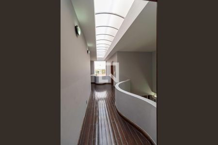 Casa à venda com 1000m², 6 quartos e 9 vagasCorredor