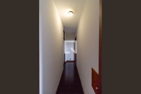 Casa à venda com 1000m², 6 quartos e 9 vagasCorredor