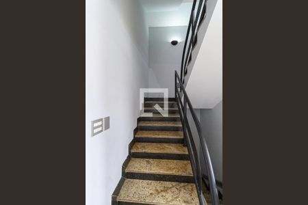 Casa à venda com 1000m², 6 quartos e 9 vagasEscada