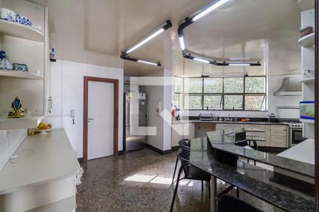 Casa à venda com 1000m², 6 quartos e 9 vagasCozinha