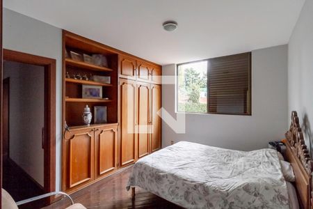 Casa à venda com 1000m², 6 quartos e 9 vagasSemi suíte 3