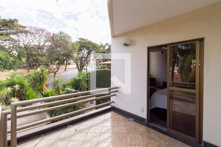 Casa à venda com 1000m², 6 quartos e 9 vagasVaranda das suíte 1 e master