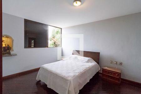 Casa à venda com 1000m², 6 quartos e 9 vagasSuíte master