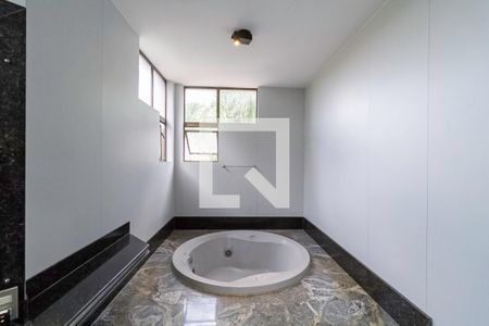 Casa à venda com 1000m², 6 quartos e 9 vagasBanheiro da suíte master