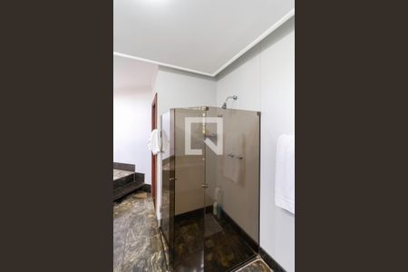 Casa à venda com 1000m², 6 quartos e 9 vagasBanheiro da suíte master