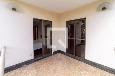 Casa à venda com 1000m², 6 quartos e 9 vagasVaranda das suíte 1 e master