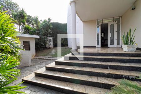 Casa à venda com 1000m², 6 quartos e 9 vagasEntrada