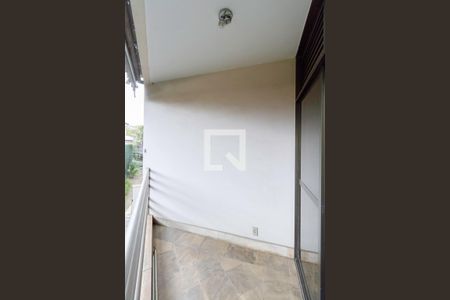 Casa à venda com 1000m², 6 quartos e 9 vagasVaranda da semi suíte 4