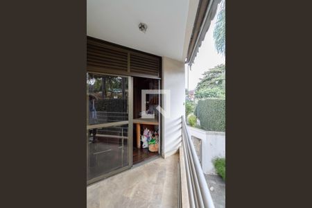 Casa à venda com 1000m², 6 quartos e 9 vagasVaranda da semi suíte 4