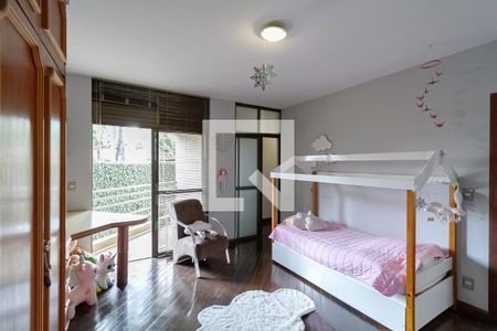 Casa à venda com 1000m², 6 quartos e 9 vagasSemi suíte 4