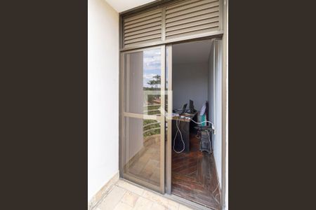 Casa à venda com 1000m², 6 quartos e 9 vagasVaranda da semi suíte 2