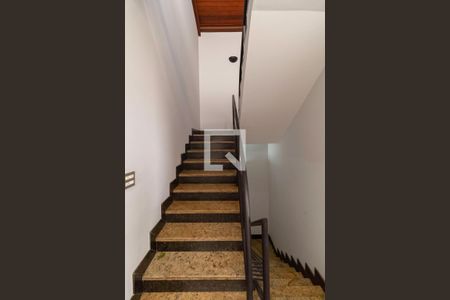 Casa à venda com 1000m², 6 quartos e 9 vagasEscada