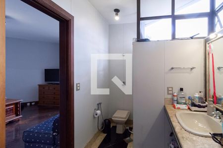 Casa à venda com 1000m², 6 quartos e 9 vagasBanheiro da suíte