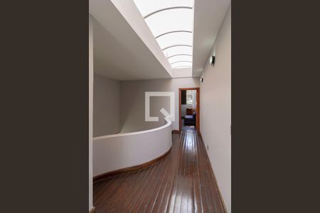 Casa à venda com 1000m², 6 quartos e 9 vagasCorredor