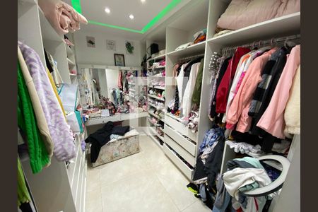 Apartamento à venda com 65m², 2 quartos e sem vaga Apartamento à venda com 65m², 2 quartos e sem vagaCloset