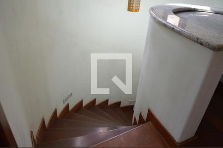 Casa para alugar com 400m², 5 quartos e 3 vagasEscada