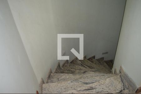 Casa para alugar com 400m², 5 quartos e 3 vagasEscada