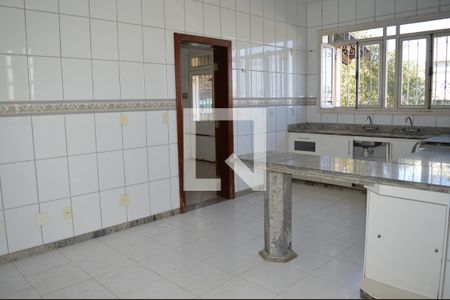Casa para alugar com 400m², 5 quartos e 3 vagasCozinha