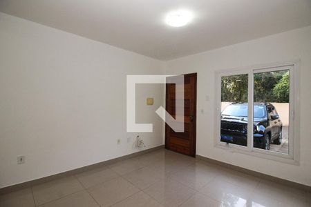 Sala de casa de condomínio à venda com 3 quartos, 101m² em Aberta dos Morros, Porto Alegre