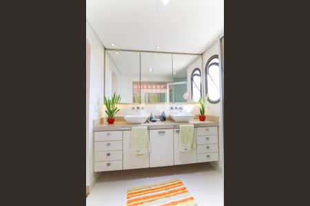 Apartamento à venda com 177m², 3 quartos e 3 vagasBanheiro do Quarto 2