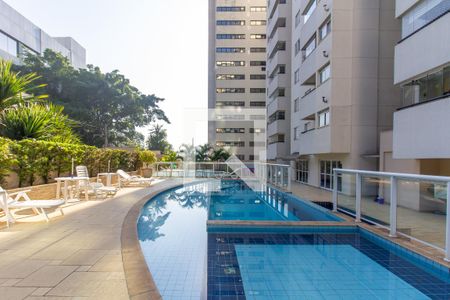 Apartamento à venda com 207m², 4 quartos e 3 vagasÁrea comum - Piscina