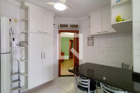 Apartamento para alugar com 350m², 4 quartos e 3 vagas Apartamento para alugar com 350m², 4 quartos e 3 vagasCozinha